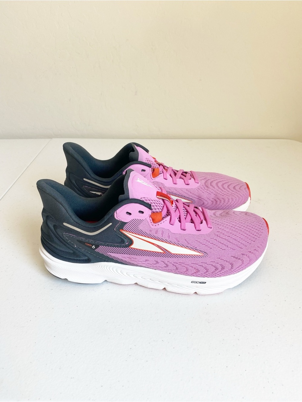 Altra Toronto 6 Road Running Shoes Pink/Purple Size 9 Like new - Picture 4 of 9